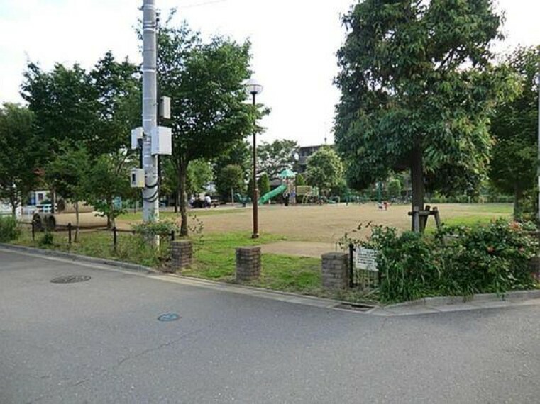 公園 広沢公園まで約812m