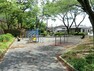 公園 下倉田第一公園 滑り台、ブランコ、鉄棒、シーソーがあります。