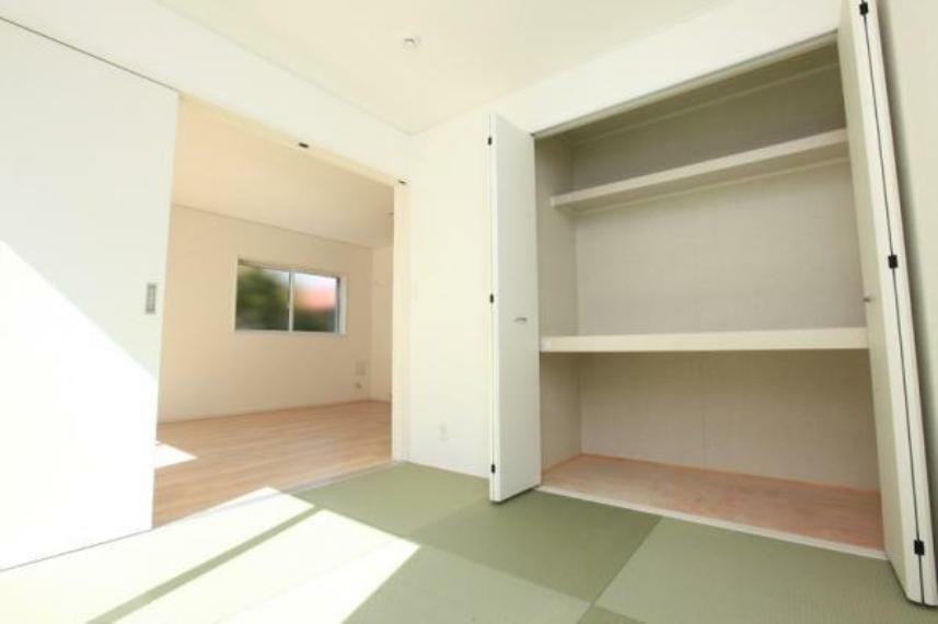 和室 4.5帖の和室～リビングとは別にゆったり使える空間は家族団らんや来客用、趣味や家事のスペースとして様々なシーンで活用いただけます。