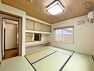 和室 6.5帖和室　リビングに隣接した和室は小さなお子様の遊び場や洗濯物を畳んだりとミセスコーナーとしても使えます