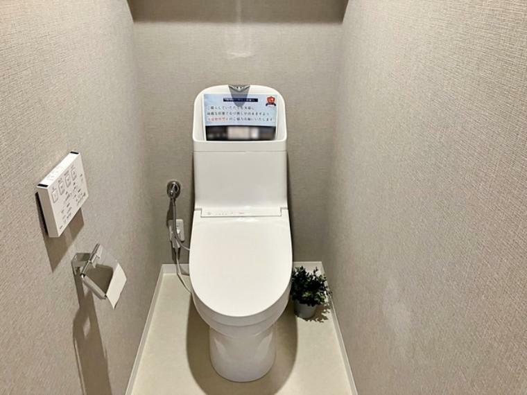 トイレ 各フロア1カ所ずつシャワー機能付トイレを設置しており、忙しい朝の混雑も解消！