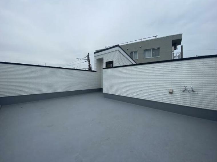 バルコニー ■21.94平米のひろびろとした屋上テラス付き