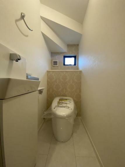 トイレ ■1階のトイレ、いつでも衛生的な手洗い洗面台付き
