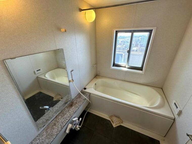 浴室 最上階からの景色が楽しめるバスルーム