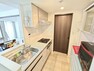 キッチン ・キッチン 　洗面室、浴室への動線が良く、家事のしやすいキッチンスペース。