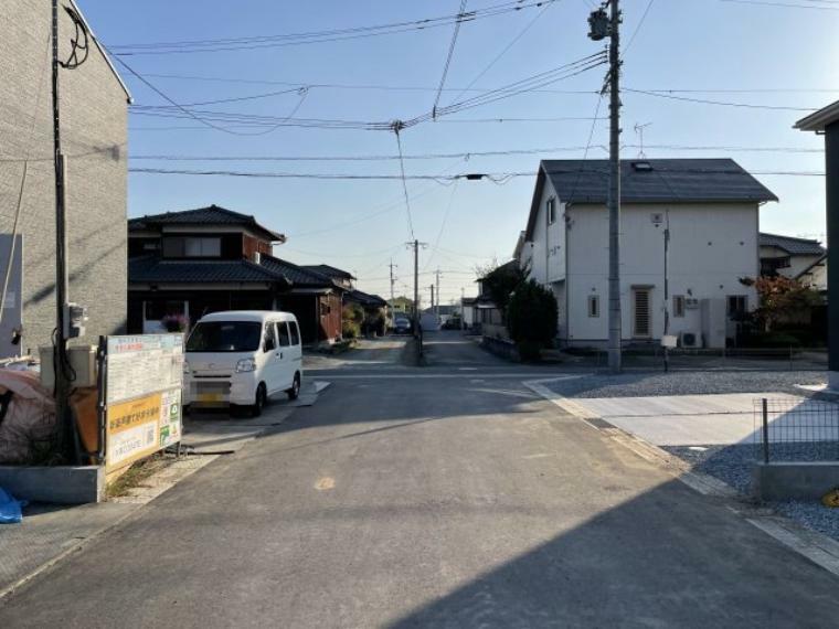 現況写真 前面道路含む現地写真です