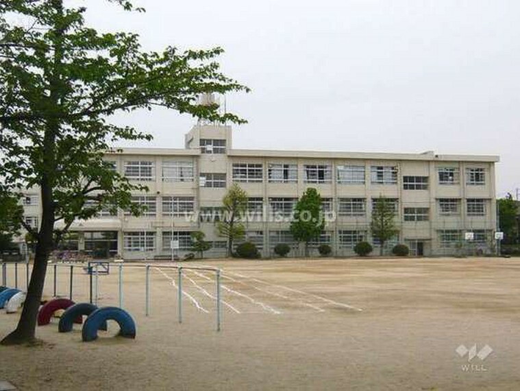 潮小学校［公立］の外観