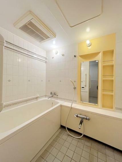 浴室 【浴室】1坪タイプの広々浴室　浴室暖房乾燥機も付いております