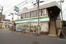 コンビニ ファミリーマート武蔵境駅南店 徒歩3分。