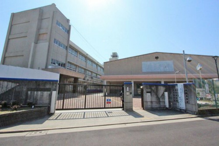 小学校 【小学校】堺市立榎小学校まで740m