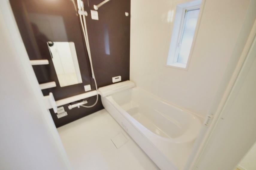浴室 浴室換気乾燥暖房機付で冬や雨の日も快適にお使いになれます