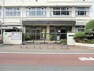 小学校 通学路は穏やかな住宅街の中の道なので、お子さんの通学も安心。