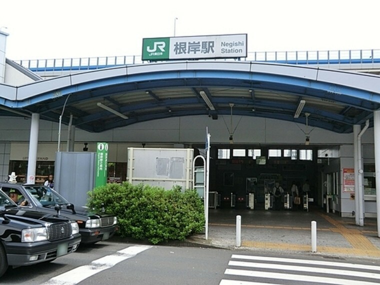 根岸駅（JR 根岸線） 京浜東北線と横浜線も通っており、乗り換えなしで新横浜まで行くことができるので新幹線にも乗りやすく便利な駅。