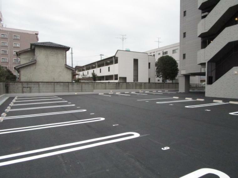 敷地内平置駐車場継承可能（月額7000円、車両制限あり）