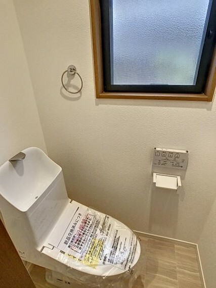 トイレ トイレはいつもキレイに保ちたいスペースです。オフホワイトで統一した清潔感溢れるお手洗いです。