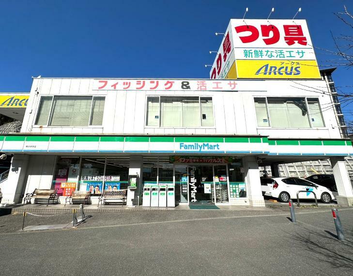 コンビニ ■ファミリーマート 横浜本牧店