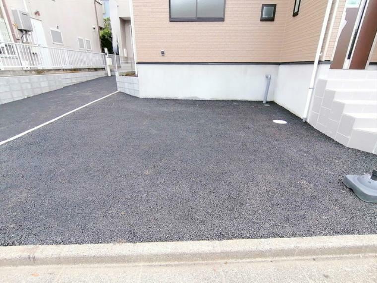 駐車場 2台停めることができる広々としたカースペースが嬉しいですね。 ■日野市石田1　新築一戸建て■