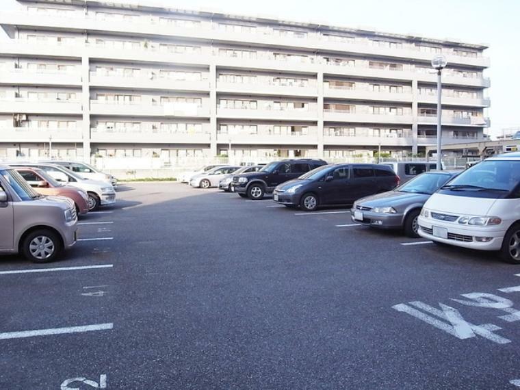 駐車場 駐車場100％完備。内平置駐車場は172台分ございます。