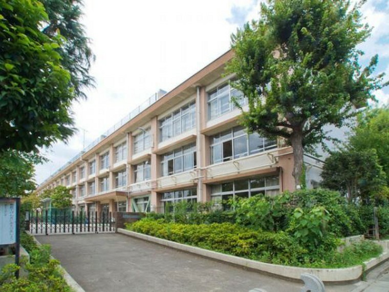 小学校 練馬区立豊玉小学校　徒歩6分