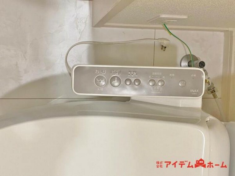 発電・温水設備 清潔感のあるトイレです。温水洗浄便座で身体も清潔に。