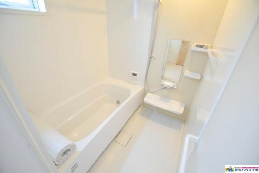 浴室 落ち着いたカラーを採用したリラックス空間の浴室