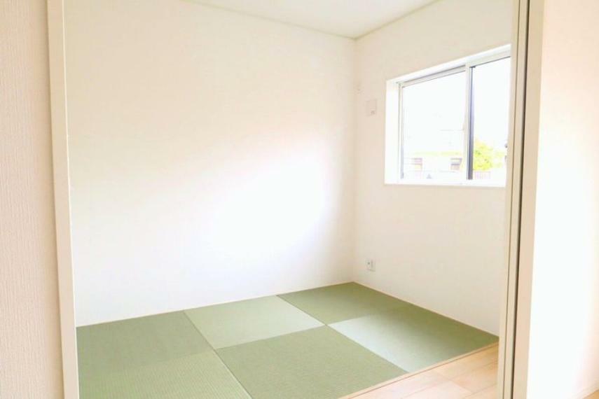 和室 　※畳施工前収納スペース付きの十分な広さの和室です 客間としてもご利用いただけます