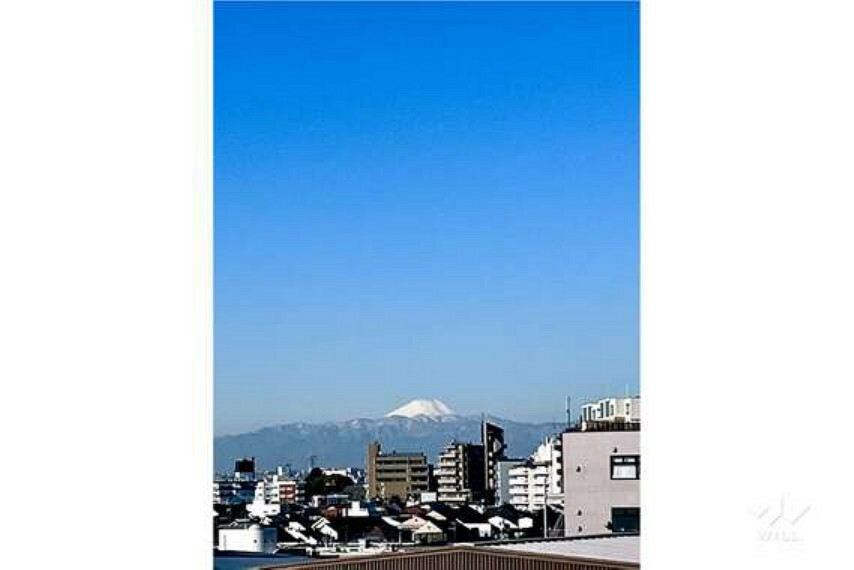 眺望 バルコニーからの眺望（売主様提供）。晴れた日には富士山がはっきりと見えます。大学の建物に面しているため将来的にも眺望が保たれやすいです。