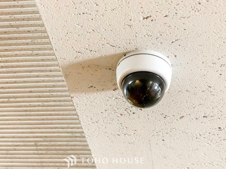 防犯設備 【防犯カメラ】空き巣犯への威嚇の効果もあり、来客者や不特定のセールス、勧誘などを家の中から確認できます。