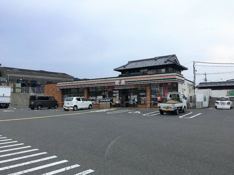 コンビニ セブンイレブン御所小殿店