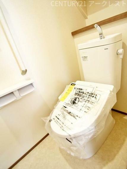 トイレ 1階の温水洗浄便座付トイレです