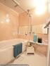 浴室 浴室　【ランドシティ調布多摩川セレーノ】一日の疲れを癒す、優しい色合いのバスルーム。お気に入りの入浴剤を使用してリラックスした空間を演出できます。