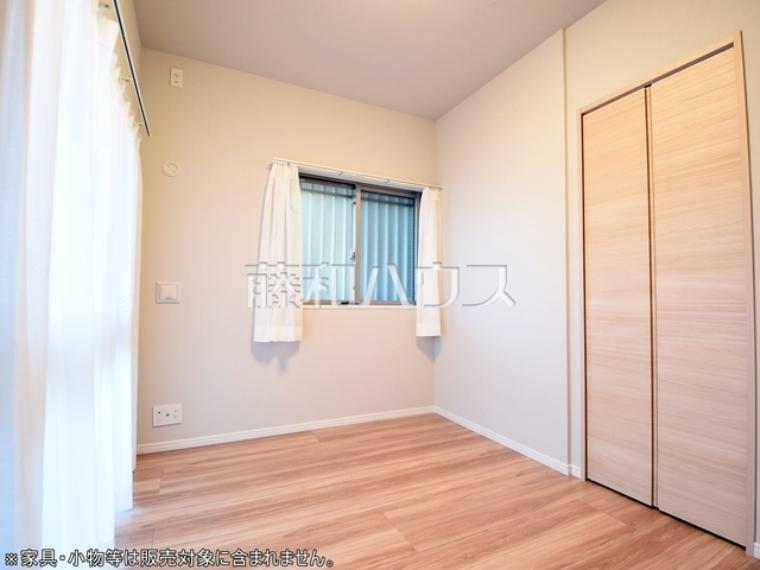 居室　【ランドシティ調布多摩川セレーノ】収納スペースが予め設けられた居室は、生活空間を有効活用できて便利ですね。