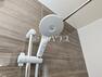 1号棟　シャワーヘッド　【日野市石田1丁目】 浴室のシャワーは手元で止水ができるスイッチ付シャワーヘッドにより、さらに節水効果がアップします。　