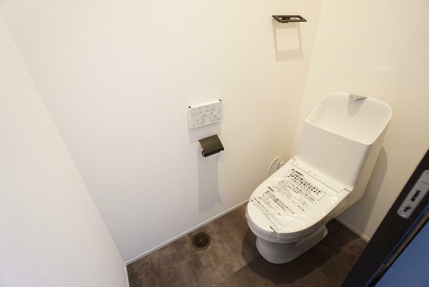 トイレ トイレは2か所設けられているので、来客時にも気兼ねなく使えますね。