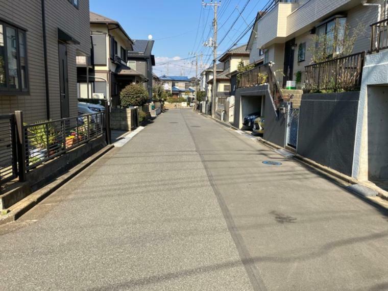 現況写真 第一種低層住居専用地域内の閑静な住宅街に立地