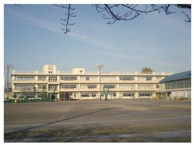 小学校 【小学校】加須市立礼羽小学校まで730m
