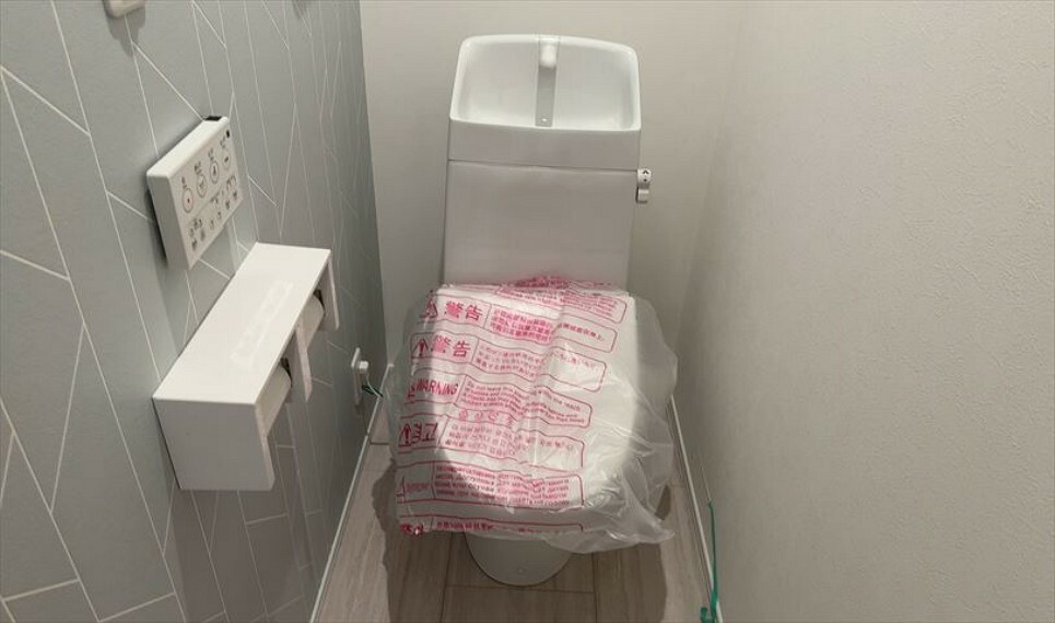 トイレ トイレは大きさや形、機能、抗菌性などが異なる多種多彩なタイプが各メーカーから出ています。それぞれに良さがあるため、事前にどういったタイプのトイレがいいのかをご家庭内で決めて、内見に行くといいでしょう。