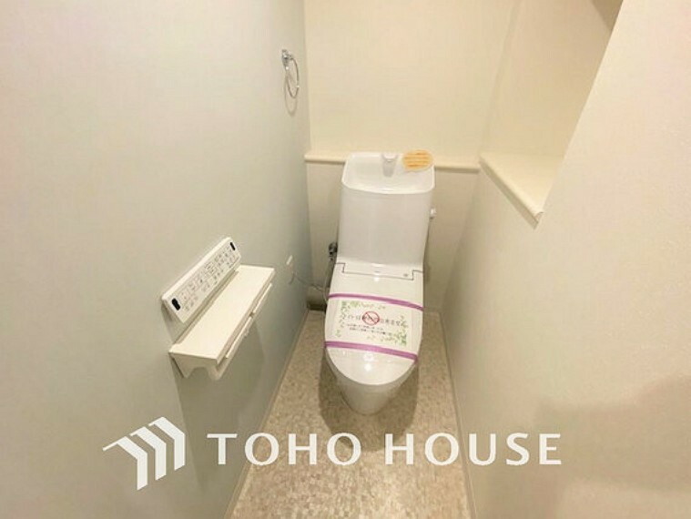 トイレには快適な温水洗浄便座付