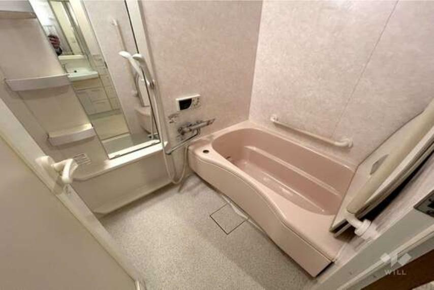 浴室。リフォーム履歴があり、比較的綺麗にお使いのユニットバスです。そのまま充分利用可能です。
