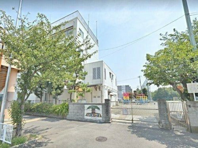 小学校 横浜市立汐入小学校 昭和33年　4月創立　教育目標　まち　の方々と共に　汐入っ子一人ひとりを育てます