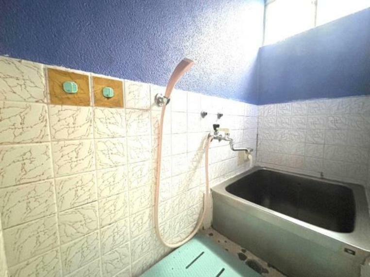 【浴室】タイル張りの浴室です