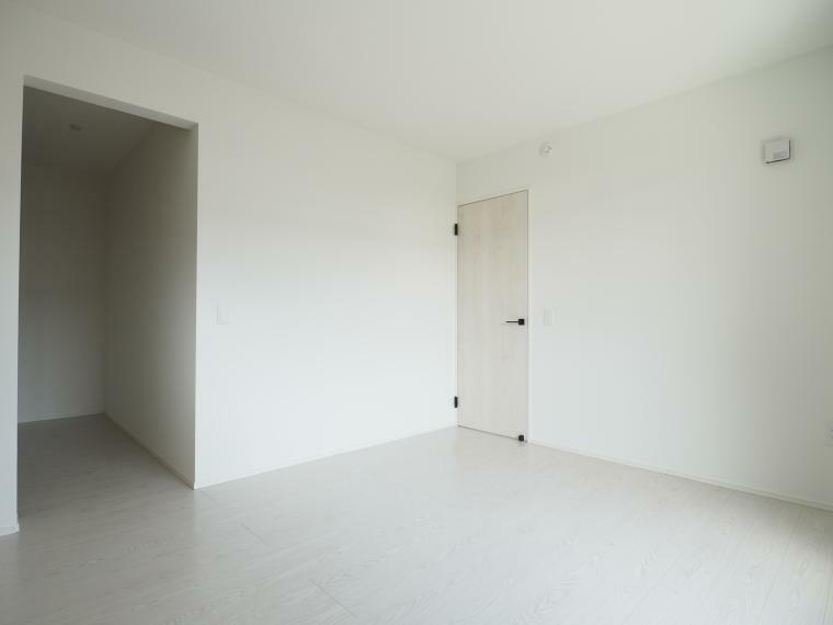 洋室 2F洋室には収納スペースが各居室1つ以上はあり、楽々収納できます（^^）/