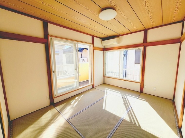 和室 日本人ならやっぱり和室。日当たりのいいこのお部屋でゴロゴロできます。