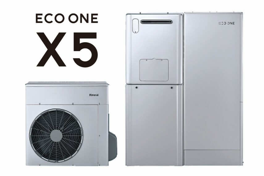 冷暖房・空調設備 ECO ONE X5/ハイブリッド給湯・暖房システム  「ECO ONE X5」は、ガスと電気の良い部分を取り出して併用したハイブリッド給湯・暖房システム。スマートフォンアプリを活用して、屋内・外出先から給湯器や床暖房のリモコン操作、光熱費のチェックができます。