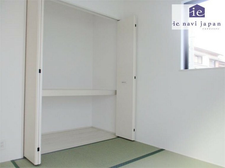 1階・和室　　　　押し入れ型クローゼットの扉はフルオープンで出し入れはストレスフリーです！