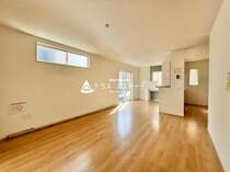 LDK＋続き和室は22帖以上の広々空間でソファやダイニングテーブルを置いてもゆとりがあります。※写真は同一タイプまたは同一仕様。家具無