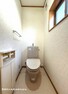 トイレ 2階トイレはトイレットペーパーや掃除用品がストックできるスペースを確保。すぐに取り出せるため便利です。