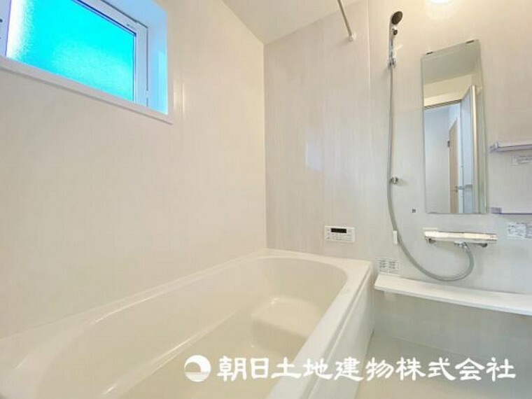 洗面化粧台 モダンな浴室が、くつろぎと清潔感を同時に提供します。