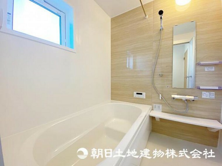 洗面化粧台 モダンな浴室が、くつろぎと清潔感を同時に提供します。