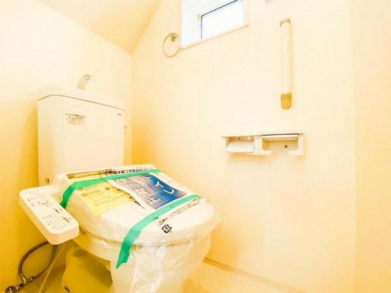 トイレ 毎日使うトイレには快適な温水洗浄便座付です。